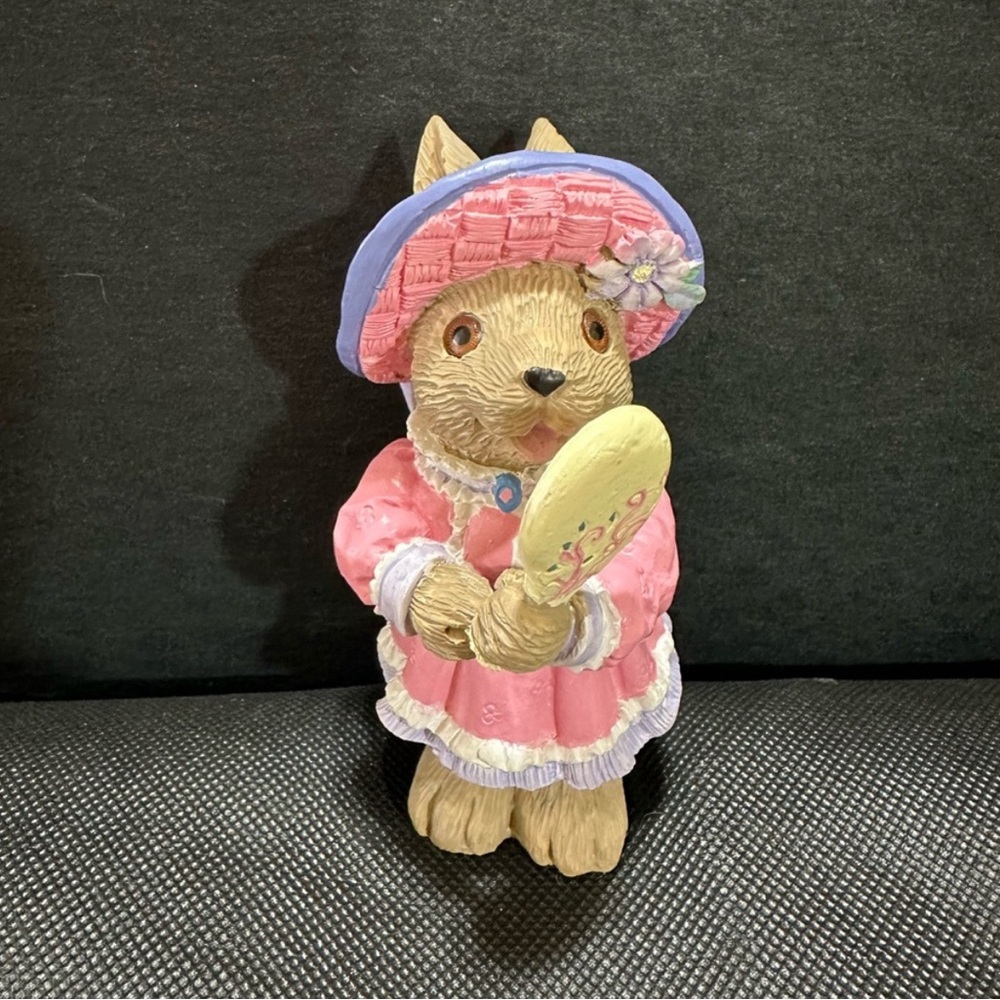 Mervyn 's Happy Easter Figurine. 1994